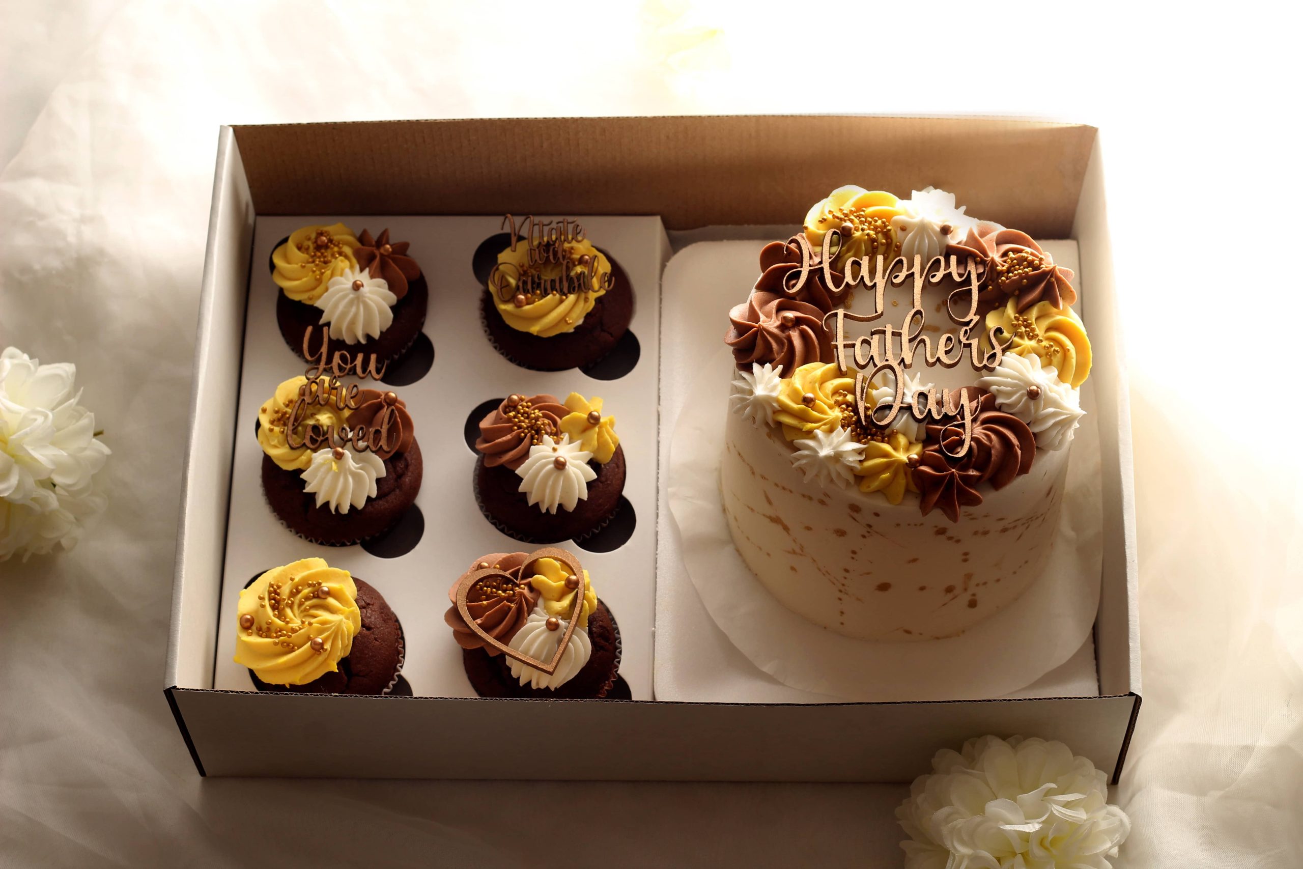 Mini cakes and cupcakes